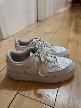 Nike Women Platform Low-Top Sneakers